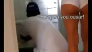 মুখোশের মধ্যে কিঙ্কি ...