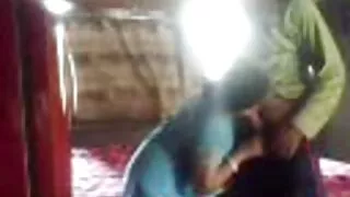 কিঙ্কি স্বর্ণকেশী অ্ ...