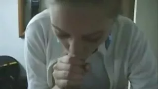 ফ্যাকাশে চর্মযুক্ত স ...